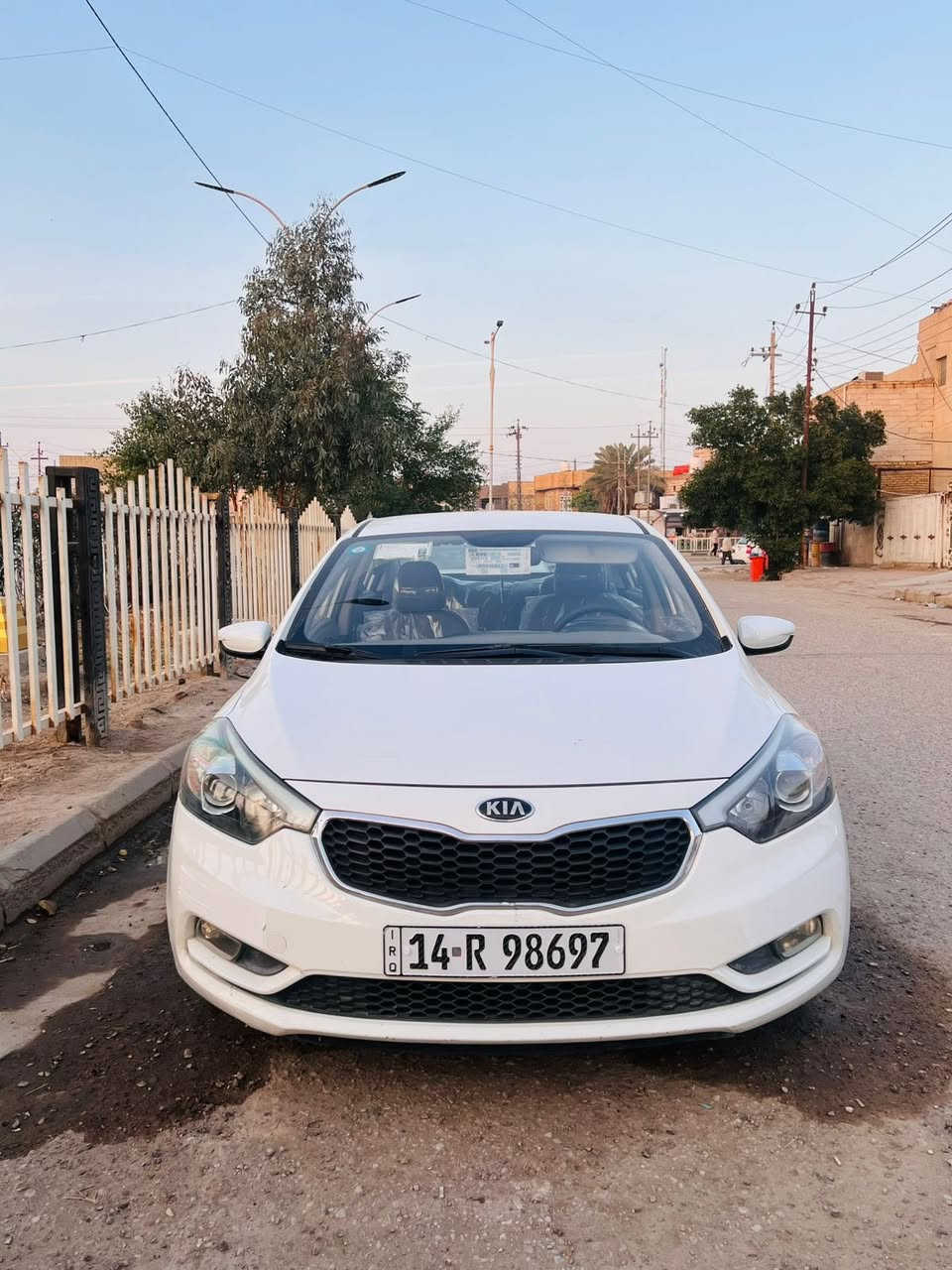 السلام عليكم كيا سيراتو 2015 رقم بصرة نكليزي هزة وسنوية جدد  خليجي كفاله عامه ما عدا كارت شبر جوه قبق البانزين الباقي كفاله عامه ضربه وصبغ وتبديل وفتح وبارد ماشيا170 محرك1600 ما مفتوح سياره جاهزه لاخير تبريد ثلج  السعر 128  بيها مجال كلش بسيط مكاني ناصرية مركز لستفسار اتصل ***********
