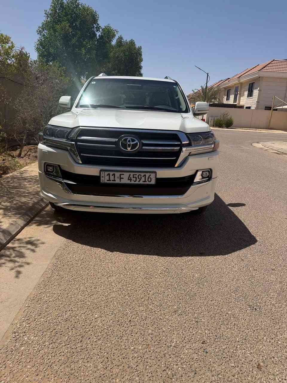 سلام عليكم
لاندكروز GXR 2020 (ساز اصلي) 

السياره كفاله من الصبغ والتبديل 

ماشيه 62K

  

رقم بغداد  تحويل مباشر ب اسمي السيارة

فول مواصفات

سلايد روف وبصمة 

كراسي كهرباء 

كشنات جلد 

شاشات كبيرة بلاد 

حساس خلفي وامامي 

جنطة كهرباء 

تحكم ستيرن جهتين

مري شفط 

 تشغيل عن بعد 

اشاير ترحيب

حساسات امامي وخلفي 

شاحن لاسلكي( واير ليس ) 

  8 ايرباك 

دبل ماوس 

كامرة خلفية 

نظام ABS 

ثلاجة 

لايت زنون كشافات

ويل كب كروم حجم 20

حجم المحرك: 6 سلندر

بصمات عدد 2

زراك لايت

عده وغراض الشركه وبصمات على وضع الشركه

مكاني السياره بغداد صالحيه

السعر 575 بيه مجال

***********
