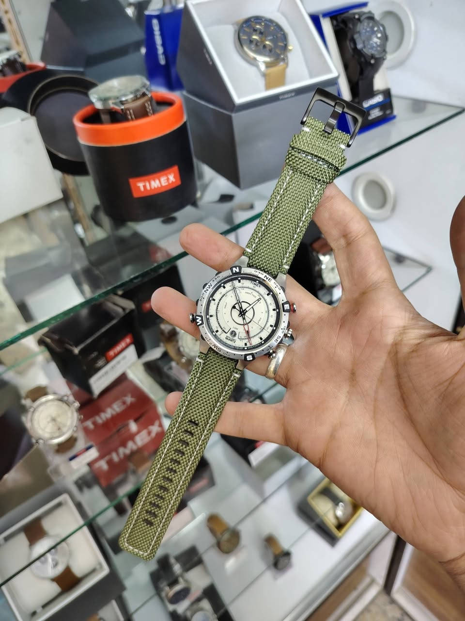 مساء الخير اصدقائي
عشاق التغيير للساعات
متوفر سير تايمكس انتلجنت اصلي
متوفر بالاشكال والالوان موضحة بالصور
سير كتان قماش فقط
سير كتان والظهر جلد
سير ربــر لــون اســود
سعر القطعة 40 الف شامل التوصيل

والساعة متوفرة ايضا جديد فقط
سعر الساعة 200 الف عرض خاص
للحجـز *********** واتسـاب
العنوان / م الصدر شارع الداخل ق12
#اوسكار #الاصلي_والمضمون_فقط 
#الاصلي #ساعات #تايمكس
