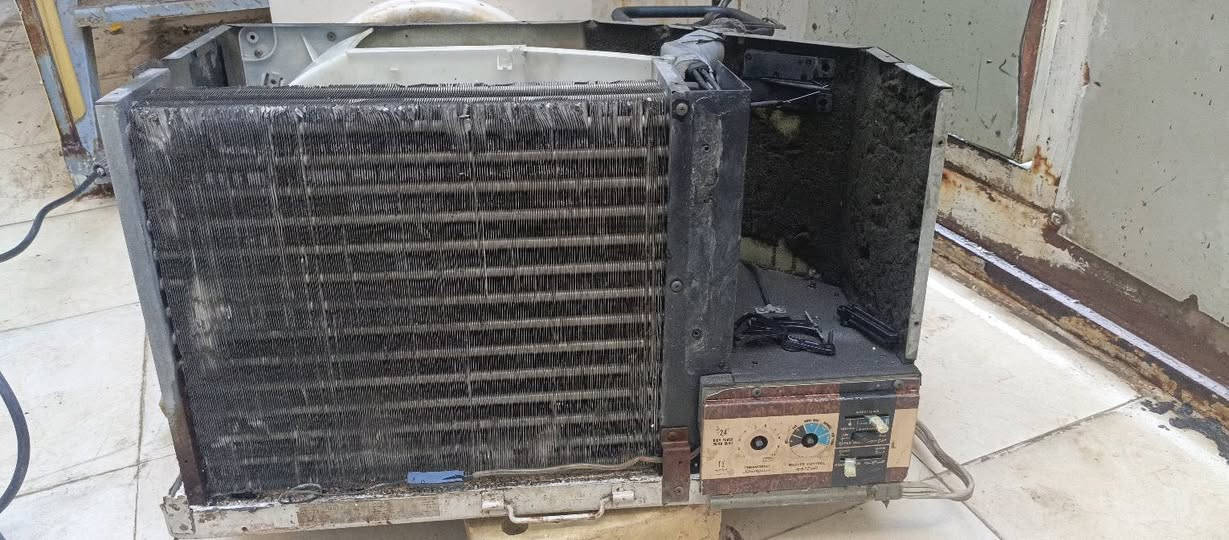 مكيف جنرال تبريد ثلج  ٢ طن للبيع ***********
