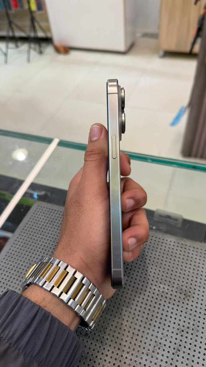 سلام عليكم 15 برو ماكس ذاكره 256 بطاريه 89جهاز فولل فوللل شخط واحد ما بي ماستر بي قطعه واحده اصليه و يقره ثلاث سعره 850 عنوان سيديه شارع تجاري ***********
