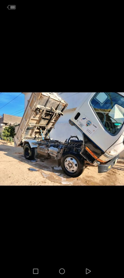 سلام عليكم كنتر بزون ورك جوه دبل شاصي موديل ٩٥ ٣طن مكينه  ١٠٨ جديده خير من الله سياره مكاني حله بابل ***********
