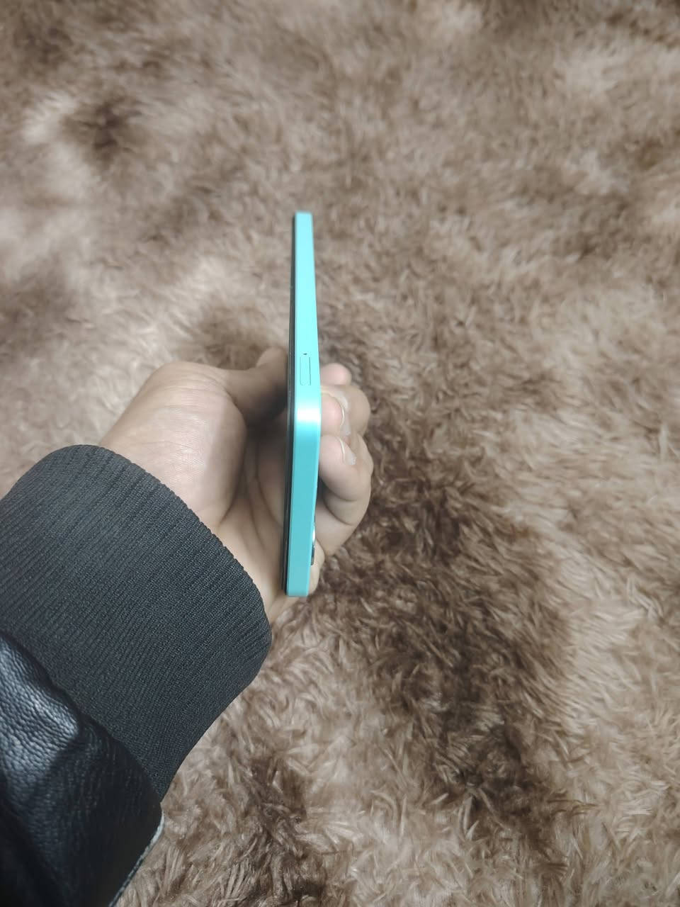 السلام عليكم جهاز للبيع ريلمي c51
الجهاز شرط مامفتوح ولا واصل مصلح الذاكرة 128الرام8
جهاز حيل نظيف فقط كارتون ويا السعر 100وبي مجال 
مكاني الجانب الأيمن الرقم /***********
