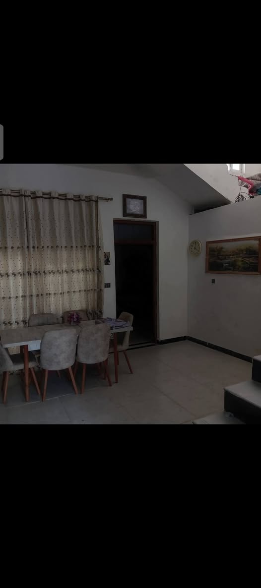 سلام عليكم بيت للبيع على طريق السنيه بحي الامين بناءً جديد المساحة230م للاستفسار على***********
