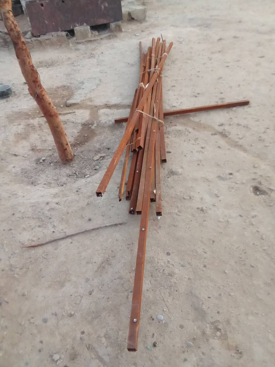 سلام عليكم يوجد شخاط شرط كله عدل اقل وحده 3 أمتار ولبقيه 4 و5 متر العدد 12 شخاطه كلهن عدلات   السعر 65 كلهن رقمي ***********
