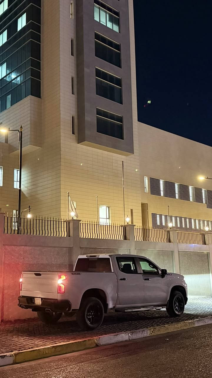 اعلى فئه بالسلفرادو trail boss Z71
موديل 2022  black edition 
فول مواصفات فتحه سقف ، فتحه خلفيه كهربائيه وباقي المواصفات معروفه 
حادثهه قطعتين وحافه بنيد صبغ وتعديل بسيط 
مرقم بصره وجاهز سعرهه 300 قفل بيع مستعجل
***********
***********
