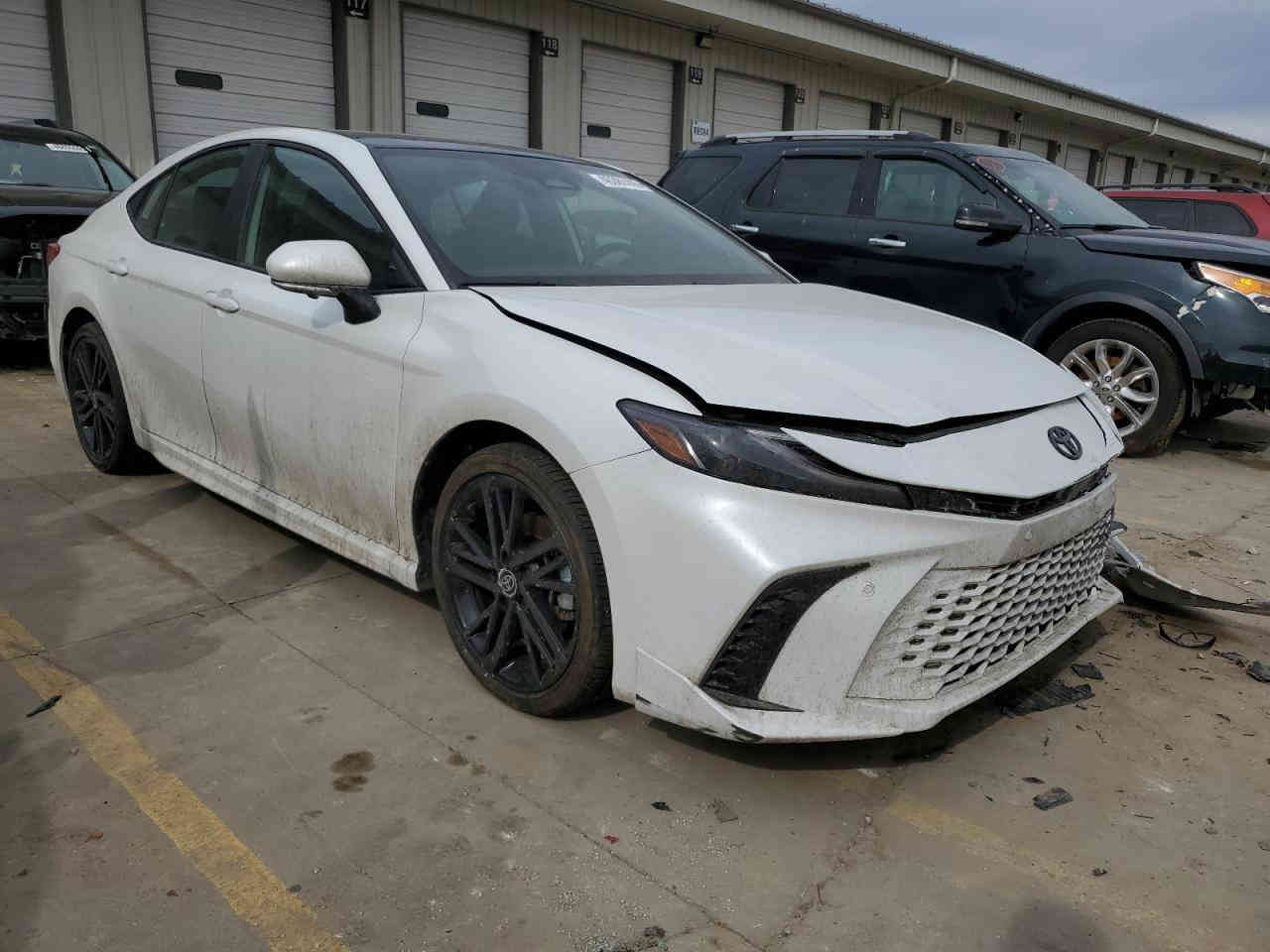 السلام عليكم .كامري  Xse
فول واحد على واحد كلين بس دعاميه ايرباك راجع سستم 
290 $
بيها مجال بسيط حك الجيه 
المكان بغداد العامريه
***********
