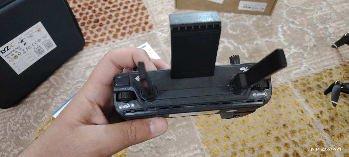 السلام عليكم ادرون للبيع غير مستعمل نضافه 100/100
مواصفات 
ملف نحاس يتحمل كلشي 
يدعم GBS
بي شاشه 
بي ريش احطياط
كامل ملحقات 
بي كامرتين وحده بل وسط وحده جوه 
بطاريه ليثيوم ضل 30 دقيقه
ارتفاع250 متر 
بعد 3 كلوات 
*********** للحجز 
موجود توصيل لجميع موحافضات عراق 
سعر 60 بي مجال
