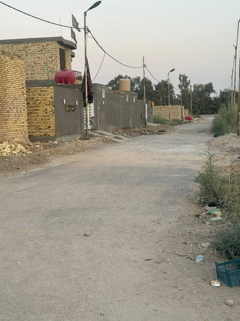 عرصات البيع.           طابو زراعي      سعر مناسب    العنوان الشارع العام قرب سيطره العارضيات      رقم ***********
