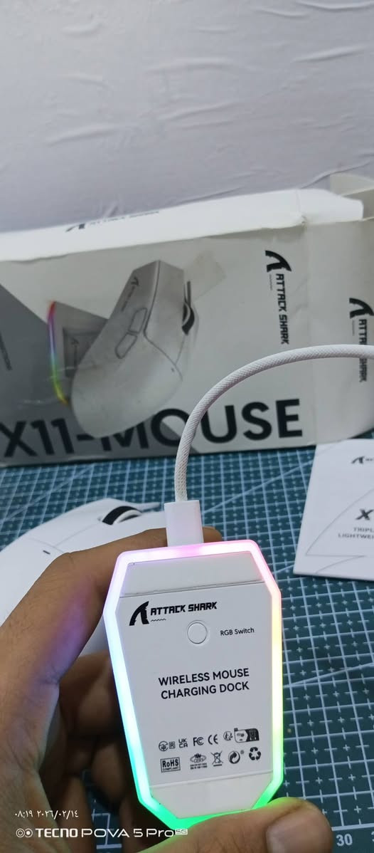 ATTACK SHARK X11.
30 الف مع التوصيل 
خيارات الاتصال: يدعم : بلوتوث، لاسلكي 2.4 جيجاهرتز، سلكي USB-C. 

المميزات: يأتي بوزن خفيف جداً (حوالي 63 جرام)، ومستشعر دقيق يصل إلى 22000 نقطة في البوصة (DPI). 
قاعدة الشحن مغناطيسية مع إضاءة RGB.


**إذا كنت صاحب هذا الإعلان وتريد حذفه لأي سبب، رجاءا أرسل رسالة إلى الدعم الفني**