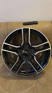 نظيف • واحد • كما موضح