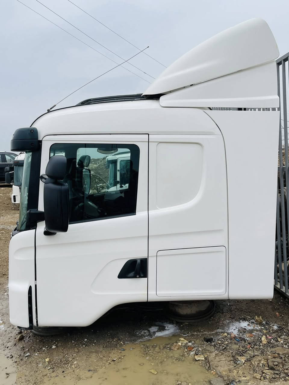 قمارة سكانيا موديل2009 اوربية العنوان بغداد جرف النداف للاتصال  ***********
