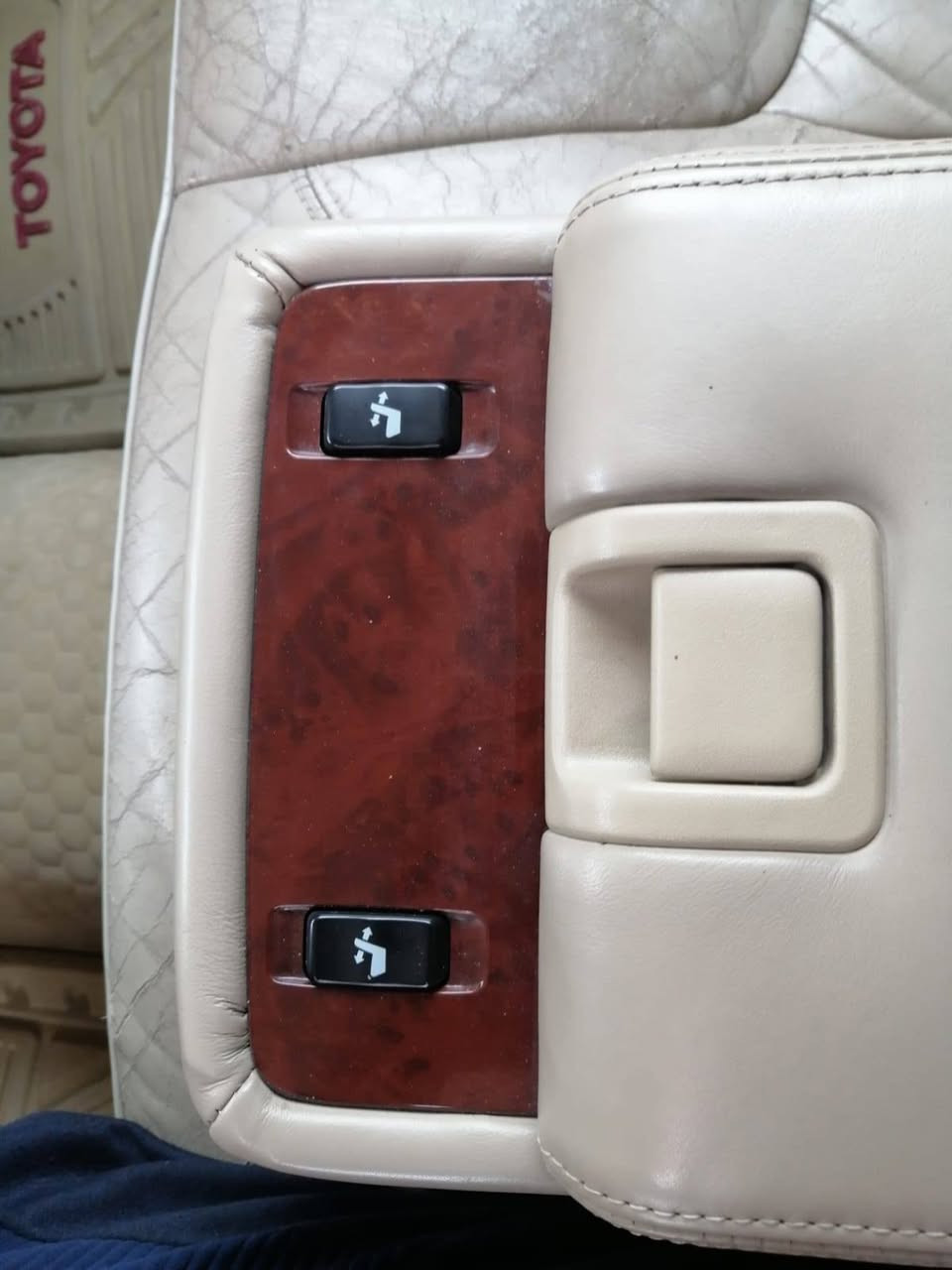 ملكه للبيع فول مواصفات سياره كدامك سعرها 115وبيها مجال مكفوله كفاله تامه تواصل وااس او اتصال عل رقم 
***********
