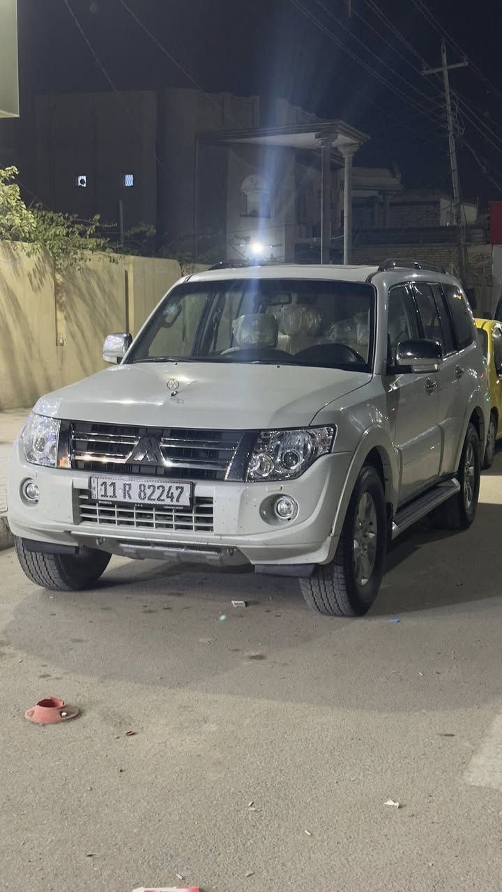 السلام عليكم
باجيرو 2014 حبتور خليجي 

✅فول مواصفات 1/1

✅فتحه سقف دمام خلفي

✅كشنات ثنين كهرباء 

✅كامره خلفيه حساسات

✅زراكات لايت اماميه

✅رقم بغداد الدولي باسمي مداور ثاني يوم 

✅تبريد كير مكينه حداديه كله جاهز عل شرط

✅ماشيه 169 الف حقيقي 

السياره بيه قطعتين رش 
*********** الاستفسار مكاني السماوه المركز
