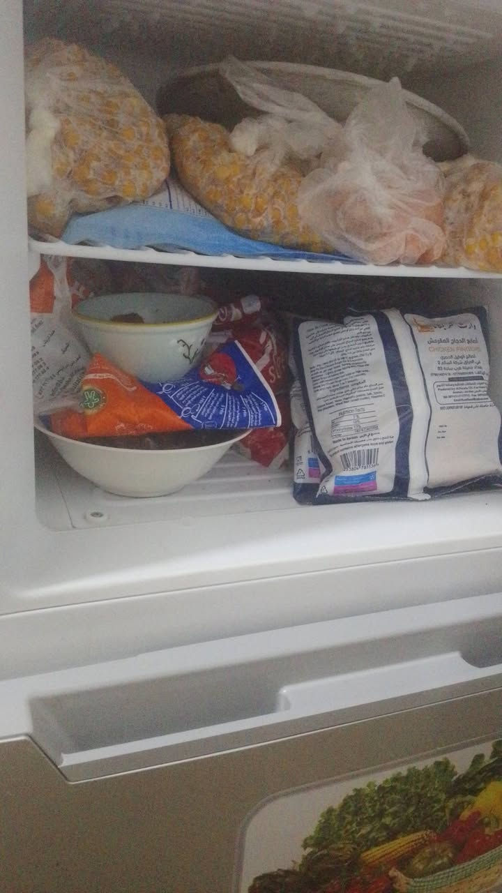 ثلاجه مستخدمه شهر سعرها 180 وبيها مجال بسيط ***********
واتساب فقط
