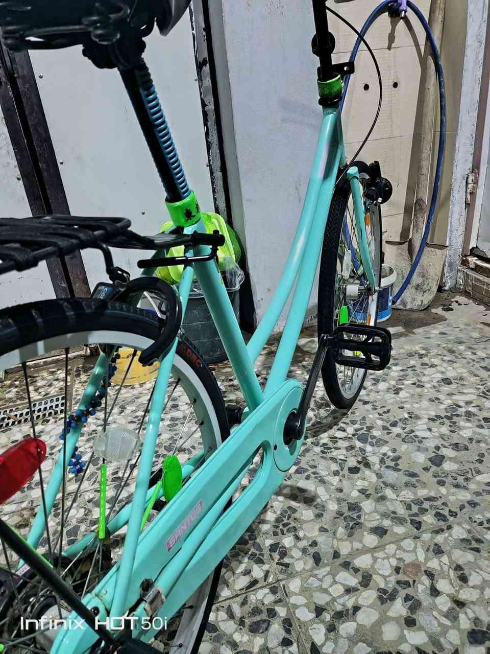 #باسكل للبيع بطه شركه سانتوس موديل 21 الون تركوازي نضافه كدامك شوف باسكل مختم كامل غراضه دينمو جاملغات بريك امامي وخلفي مكاني نجف كوفه حي ميسان السعر 135


**إذا كنت صاحب هذا الإعلان وتريد حذفه لأي سبب، رجاءا أرسل رسالة إلى الدعم الفني**