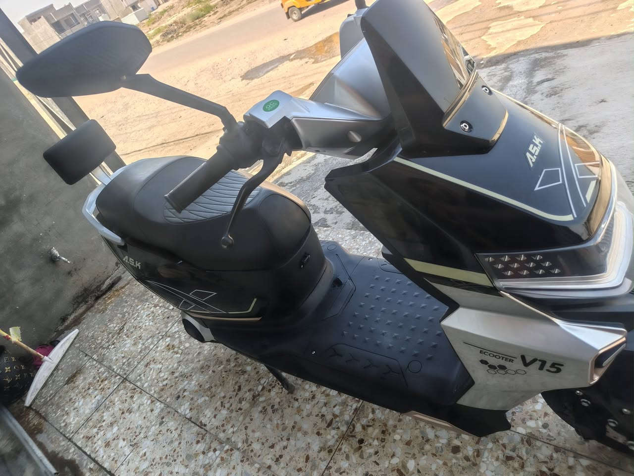 السـلام عـليكـم....  ***********
دراجـة شحـن للبيـع استخـدام اقـل الشهـرين بطـاريات فــوول عَ الفحـص نـظام 3 سـرع دراجـة جديده بعـدها الـسعر 850 وبيـها مجـال للـشراي .. العنـوان بغـداد
