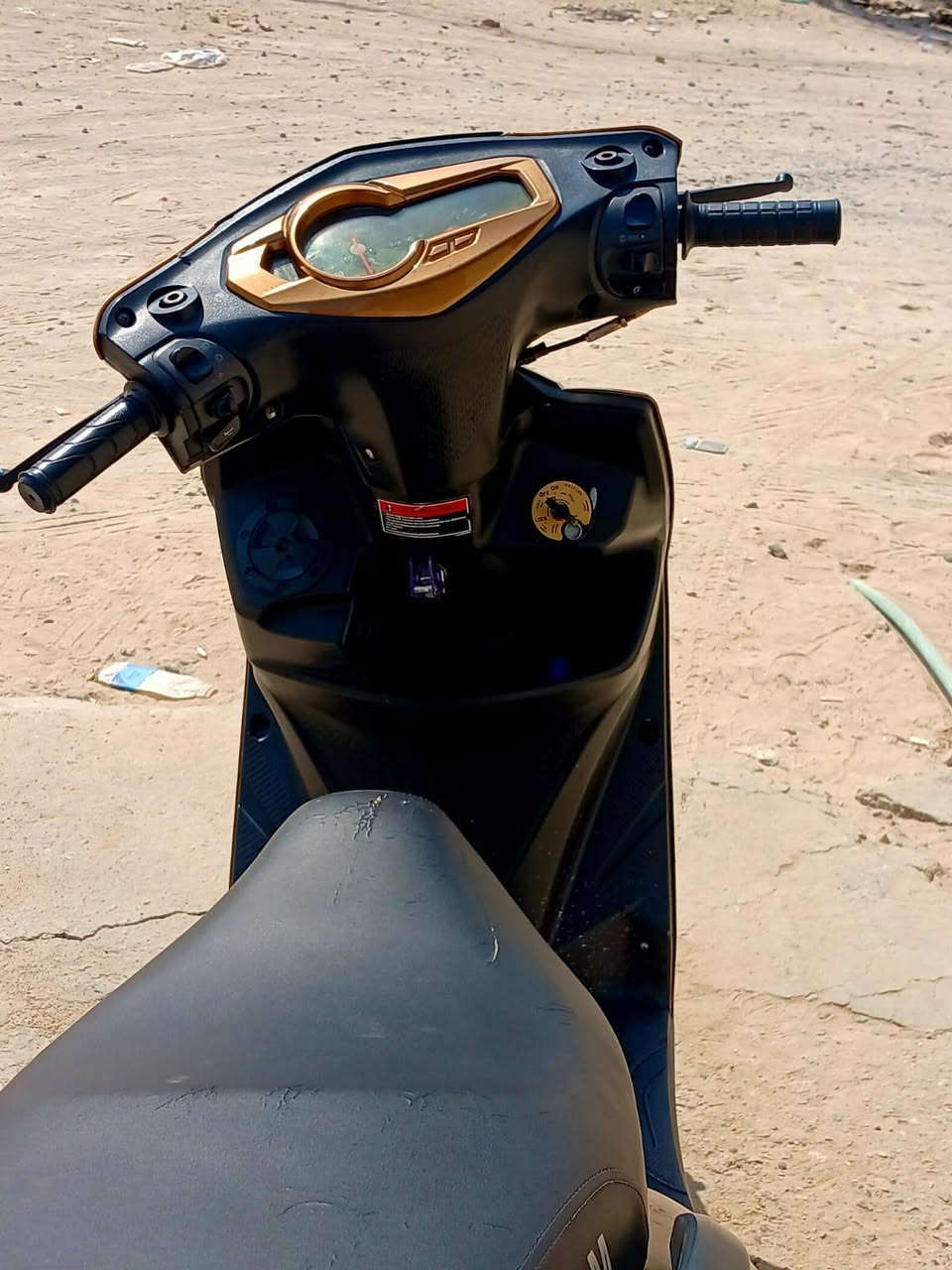 السلام عليكم للبيع ابيعهن ثنينهن ما ابيع وحده دراجه سكنز عدد 2 ثنينهن محتاجات تجفيت الذهبيه جديده وبلادي قفل ستيرن وقفل جوزه وبصمه تشغيل ودبل اشاره كلشي شغال قبل يوم لطشت جانت تبخر بس تجفيت تريد 
والسوده نفس الشي هم كايمه تريد. تجفيت وسويج شادلها تخم كلجات وكابريته بلادي او وياهة صالنصه FM
راديهن ب300 مكاني كربلاء ملحق التعاون 
هاذه رقم للشراي ***********
