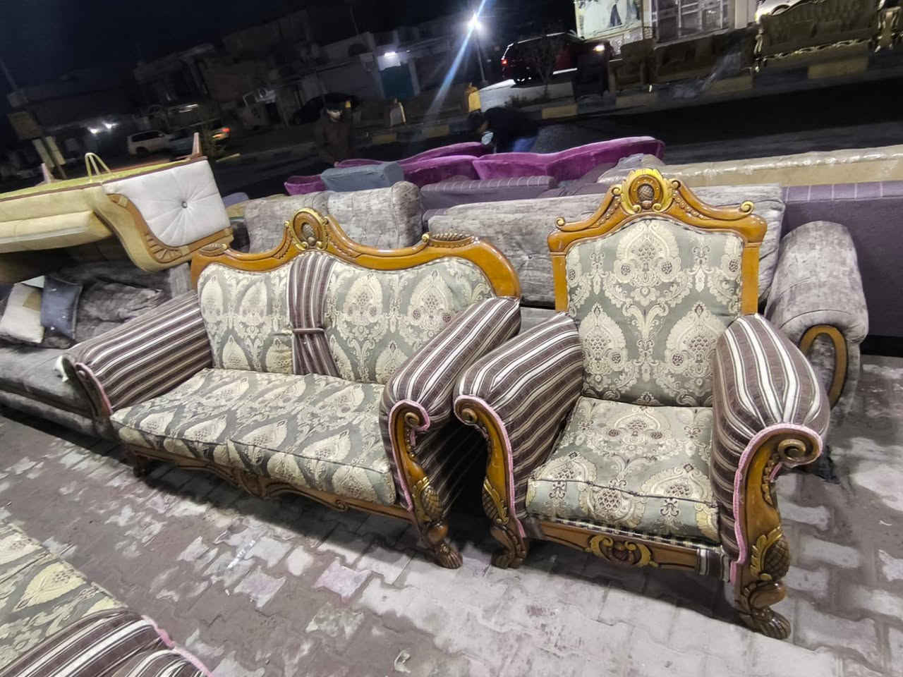 الله مصلي علا محمد وآله محمد تم بعون الله وصول حاويه اطخامه أنواع الطخامه والدواوين الباله المصري والتركي والخشب الزان وبأسعار جدا مناسبه جدا... العنوان حي المعلمين القديم شارع المرور  معرض الروان  الاستفسار انتصال علا الرقم ***********
