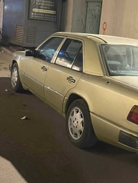 للبيع مارسيدس محرك 300 بلاديه  السعر ٤٧ مستعجل ع البيع  بغداد بأسمي 07...