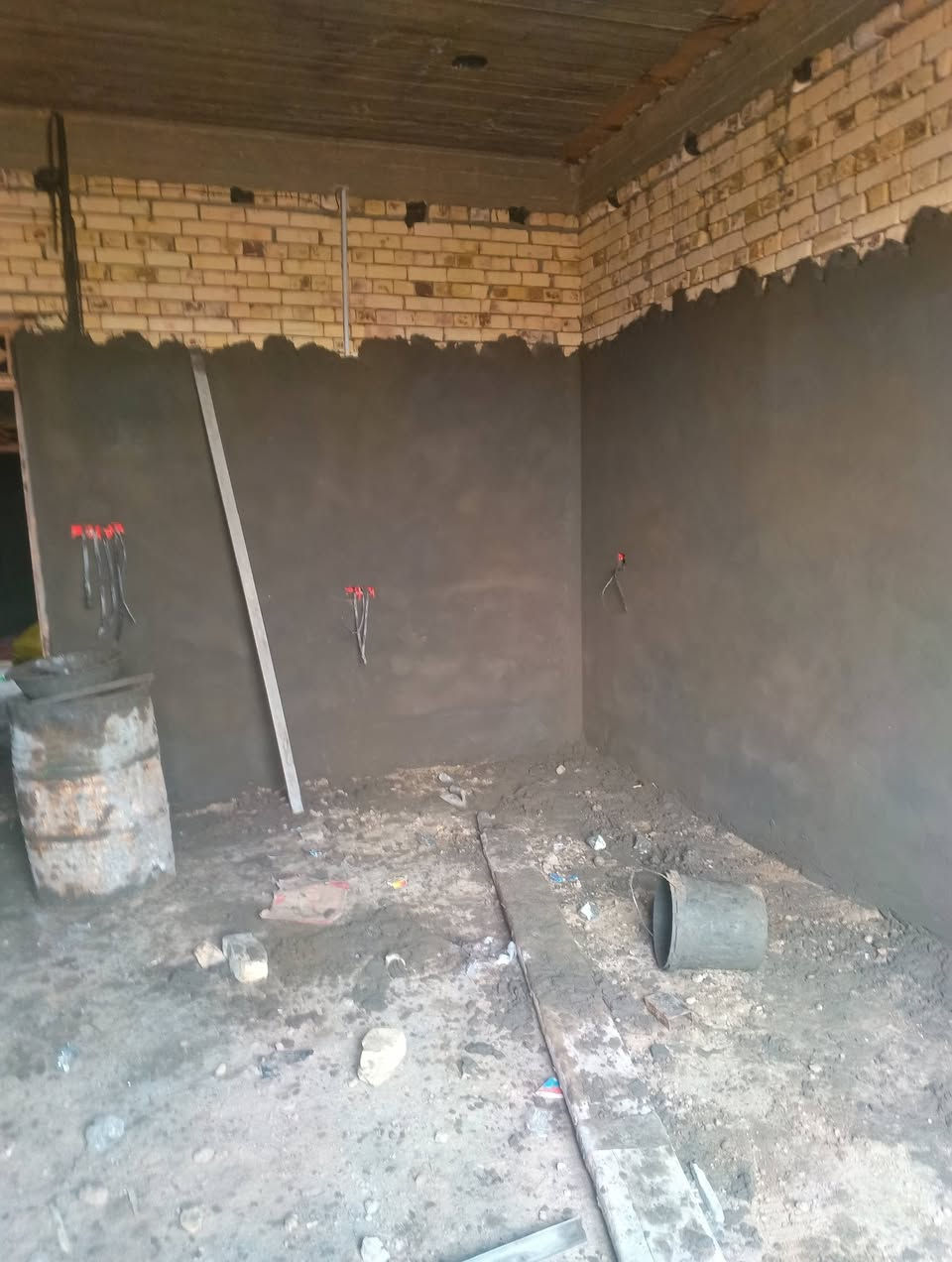 السلام عليكم خلفه لبخ متفرغ  سميت وجص ونثر تكنيد مساطر شغل درجه اولى ***********
