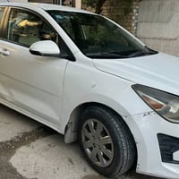كيا ريو موديل 21  محرك 1600 ماشي 90 الف صور الحادث موجود امامكم وبيهه ...