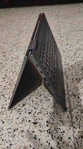 لابتوبLenovo ThinkPadX1YogaGen6 من العيار الثقيل🔥
| المكون              | التفاصيل                                           
| ------------------- | -------------------------------------------------- |
| المعالج           | Intel Core i7‑1185G7 (4 أنوية / 8 خيوط)

| الذاكرة(RAM)| 32 GB LPDDR4x‑4266 (ملحومة)

| التخزين(SSD)| 512 GB M.2 PCIe NVMe من Samsung
      
| لشاشة  | 14″ IPS، لمس، 1920 × 1200 WUXGA، 400 nits  

| الرسوميات   | Intel Iris Xe مدمج

| المنافذ         | Thunderbolt 4 ×2، USB‑A ×2، HDMI 2.0، سماعة 3.5 مم

| الاتصال     | Wi‑Fi 6، Bluetooth 5.x، LTE/5G اختياري

| الصوت والكاميرا| Dolby Atmos، مكروفونات 360°، كاميرا HD+IR

| البطارية      | 57 Wh مع شاحن 65 W USB‑C

| التصميم/الوزن|ألومنيوم، 1.35–1.4 كجم

| أبعاد \~314 × 223 × 15 مم

| ميزات إضافية | Stylus مدمج، بصمة، لوحةبإضاءة، غطاء كاميرا

🛑 كل برامج الهندسة القديمة والحديثة وكل برامج الفوتوشوب القديمة والحديثة موجوده ومنصبة وتشتغل بكفائة وسرعة خيالية 
وبرامج office منصبة الحديثة والقديمة
والنظافة مثل ماموضح كدامك بالصور والفيديوهات
 
السعر 600 الف
للتواصل 

*********** واتس فايبر 
@d2_1w تليكرام
