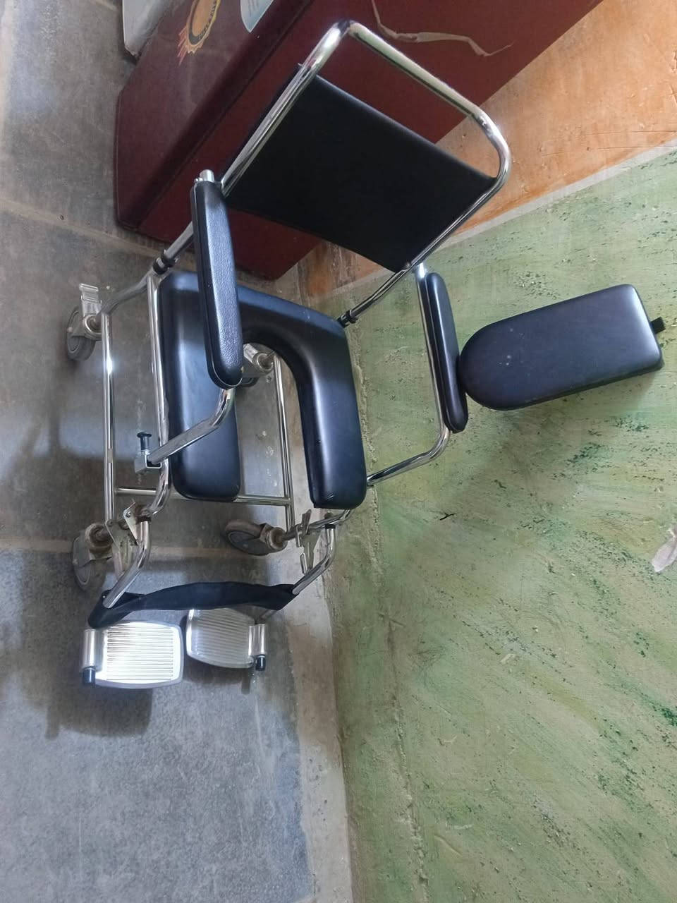 مرحبا يوجد غراض مستخدمه و نضيفه وعلى شغل بيع باسعار مناسبه وتنافسيه كافه الغراض عندي المنزليه من كاونتر طباخ ثلاجه غساله كل الاغراض موجوده وهاي الاغراض واللي يريد شيء مكاني بغداد يوجد توصيل كافه محافظات العراق يتفضل خاص ويوجد *********** واتساب واتصال على الخط وابيع باسعار مناسبه
