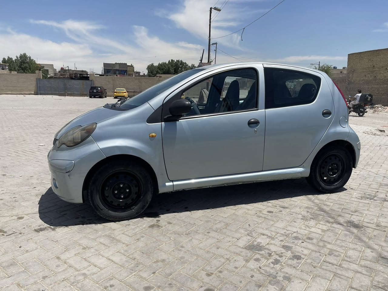 السلام عليكم :للبيع سياره BYD مكينه 1600كفاله كشر ومكينه الحداديه جديده مكاني مدينة الصدر الهاتف***********
