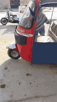 عندي تك تك 17مكينه 20تنضح دهن من المحرك وبيه دحافيس  تايرات نضيفه كهربايات شغاله السعر 4.الحسينيه الراشديه الهاتف ***********
