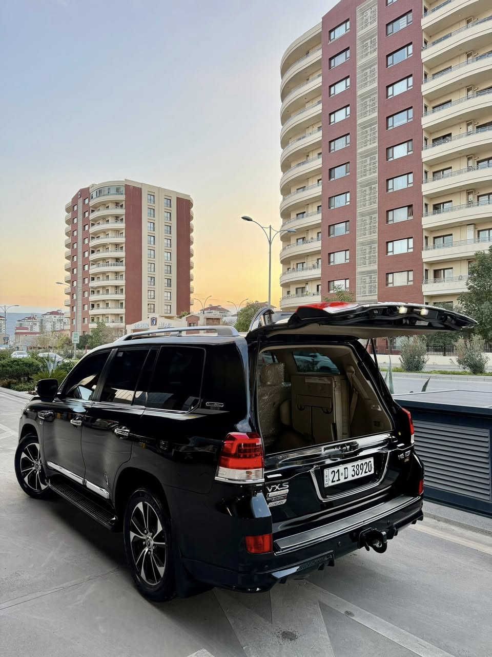 تيوتا لاندكروز 2020 ( لكزس V.X.S )
ماشآءالله  تحدا شرط ماكو هيج نضافطها
‎جكات
داخل ديزاينو
ستيرن كاهرباى
سندوق شفط
رادار
كشنات تبريد
٥كاميرات
محرك (5.700) ليكزز
‏‎ماشييه 53 كم حقيقي
‏‎لاندكروز VXS 
‎‏‎موديل.موديل 2020
‎‏‎فول مواصفات 1/1
‎‏‎السيارة مواصفات اللكزس 
‎‏‎-جوبلس تصعد وتنزل 
‎‏‎-شاحن لاسلكي 
‎‏‎- نضام ترحيب عند الاقتراب 
‎‏‎- دبل ماوس 
‎‏‎- شاشة تحكم لكزس 
‎‏‎- شاشات عدد 3 
‎‏‎-تشغيل عن بعد 
‎‏‎- كراسي كهرباء 
‎‏‎- مكينة V8 /5.7
‎‏‎-زراك لايت 
‎‏‎- 5 بصمة ابواب 
‎‏‎- سيستم صوت لكزس 
‎‏‎- ستيرن صاج 
‎‏‎- 8 ايرباك
‎‏‎- فور ويل 
‎‏‎- حساسات امامي خلفي 
‏‎ماشي 53کم
‏‎- نضام ايكو تقليل صرفية 
‎‏‎-ثلاجة 
‏‎مواصفات VX.S معروفة ما يحتاج اذكر لبقية 

‎ا‎مكفولة كفالة عامة من الدعامية إلى الدعامية 
‎ا‎بدون بارد بدون صبخ ،بدون رصعات ،بدون حتا شخط
‎ا‎،رمل مابي ،حتا لحية بدون صبخ بقية كلها بشرط

‎محرك كير بشرط مامفتوح
‎سيارة حيل نظيفة كلشي عل بلاد لوك
‎سنوية زنكة كلشي جديد مدفوع لـ2029
‎باسمي السنوية بشرط تحويل و خرامة 
‎سيارة مابيـها دينار مصرف كامل من كل نواحي

سعر567$
رقم صاحب سيارة ***********
‎‏‎
