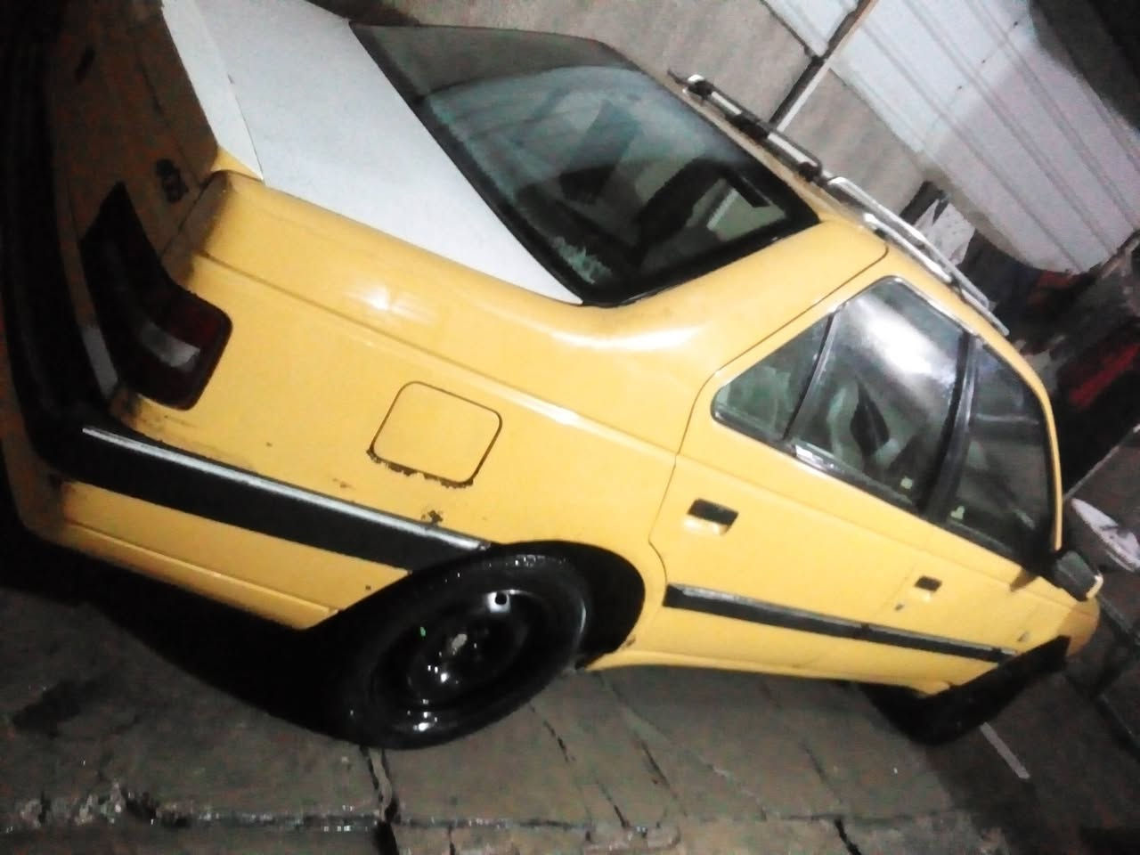 السلام عليكم
بيجو 405
موديل 2012 
سياره حلوه وكاعده بيهه مكينه تنقص السياره بسمي 
مكاني بغداد الجديد الأمين الثاني 
سعرها 37
رقم الهاتف ***********
