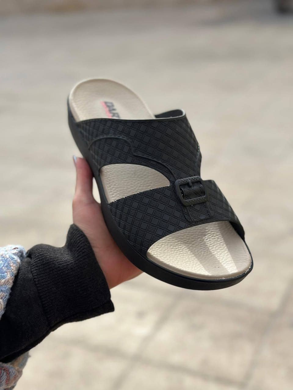 السلام عليكم جملة فقط شحاطه طبي رجالي قياسات من 40 إلى 46 الكارتون يحتوي على لون واحد عدد 14 قطعه سعر القطعه 5 الاف دينار للاستفسار والطلب ***********
