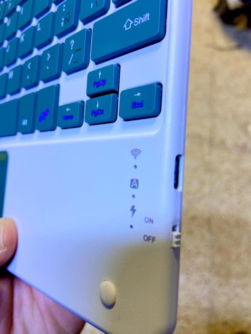 السلام عليكم
كيبورد سمارت ينربط عن طريق البلوتوث يرهم للموبايل والتاب والحاسبة ⌨️🧑‍💻🛜


**إذا كنت صاحب هذا الإعلان وتريد حذفه لأي سبب، رجاءا أرسل رسالة إلى الدعم الفني**