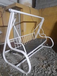 مرجوحة للبيع حديد ثقيل قياس مترين نضيفه وياهه دوشك جلد مكان بغداد ابوغ...