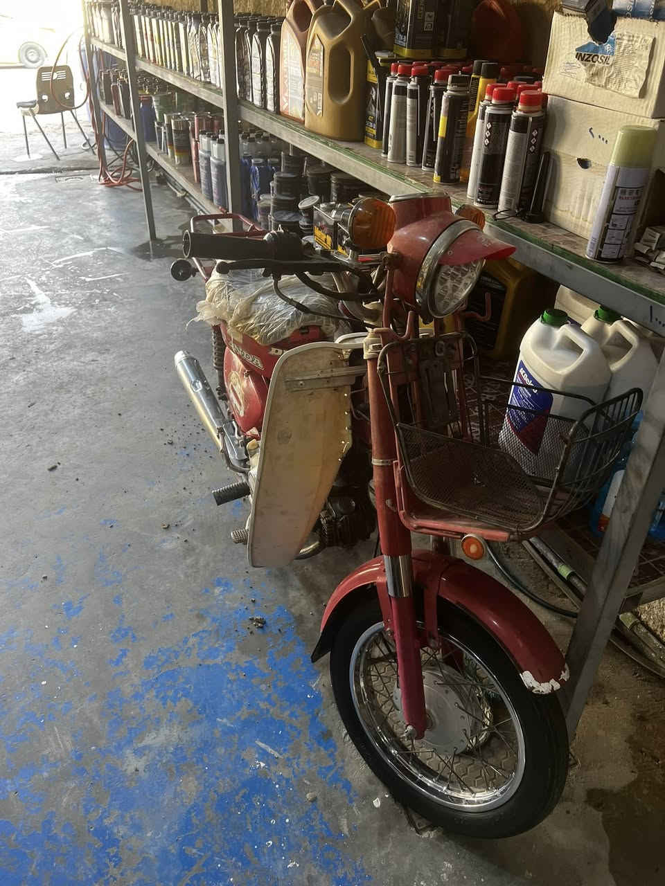 السلام عليكم دراجه شهاب اوتماتيك انتيكه للبيع سعر مناسب شغاله عوزه بس باتري حلوه وبلاديه 
الاستفسار ***********
