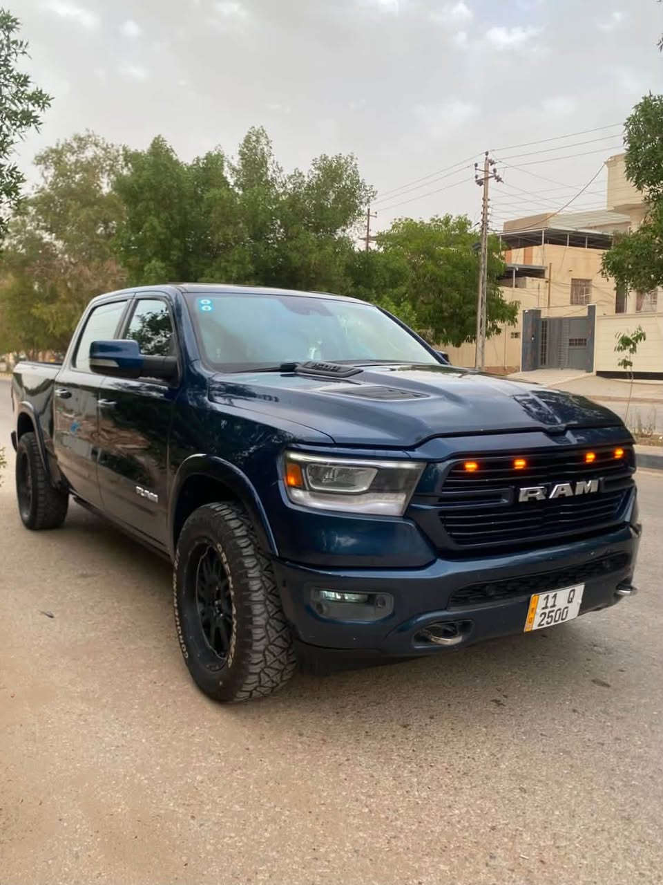 دوج رام 2022 لارامي لون ازرق غير محدد
رقم بغداد مميز
النوع:- RAM 1500
لمتد 
المكينه :- 5700 V8 سوبر جارچ
كشنات جلد سماكي
كراسي كهرباء
رادار امامي وجانبي
شاشه تسلا 
مري شفط 
باب طويل + بدي قصير 
دفع رباعي 4*4 
نظام ال ECO اقتصادي
تايرات نوع جبلي
حادث السياره 
فقط الجاملغ الخلفي صبغ
***********ا

