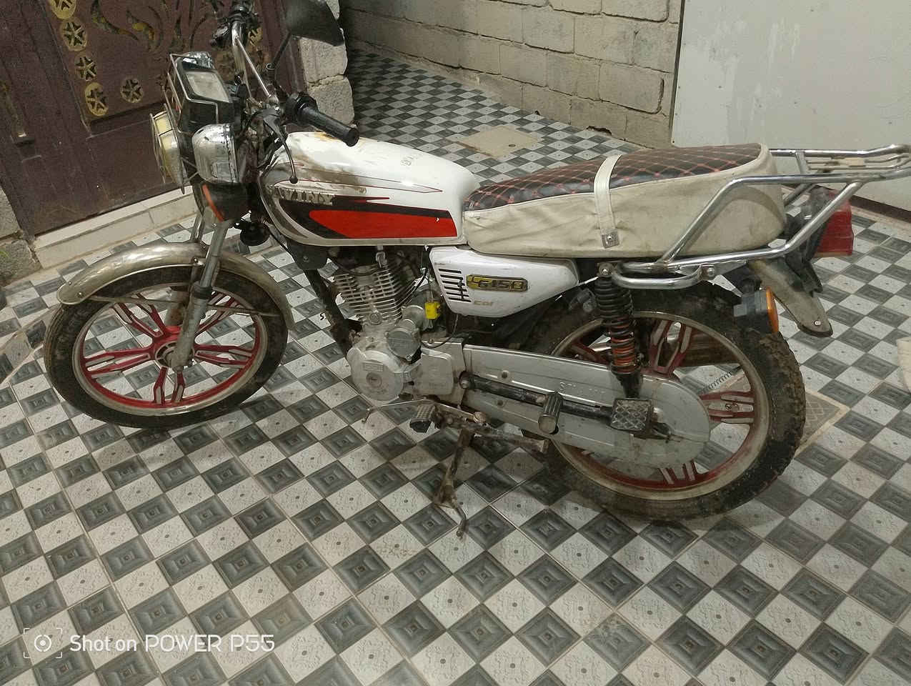 سلام عليكم دراجة سيفان موديل٢١
دراجة كاملة سلف هندر محرك مامفتوح كهربائيات شغالة 
العنوان ديالى الغالبية 
الرقم ***********
السعر ٤٥٠ بيها مآل حك الجية
