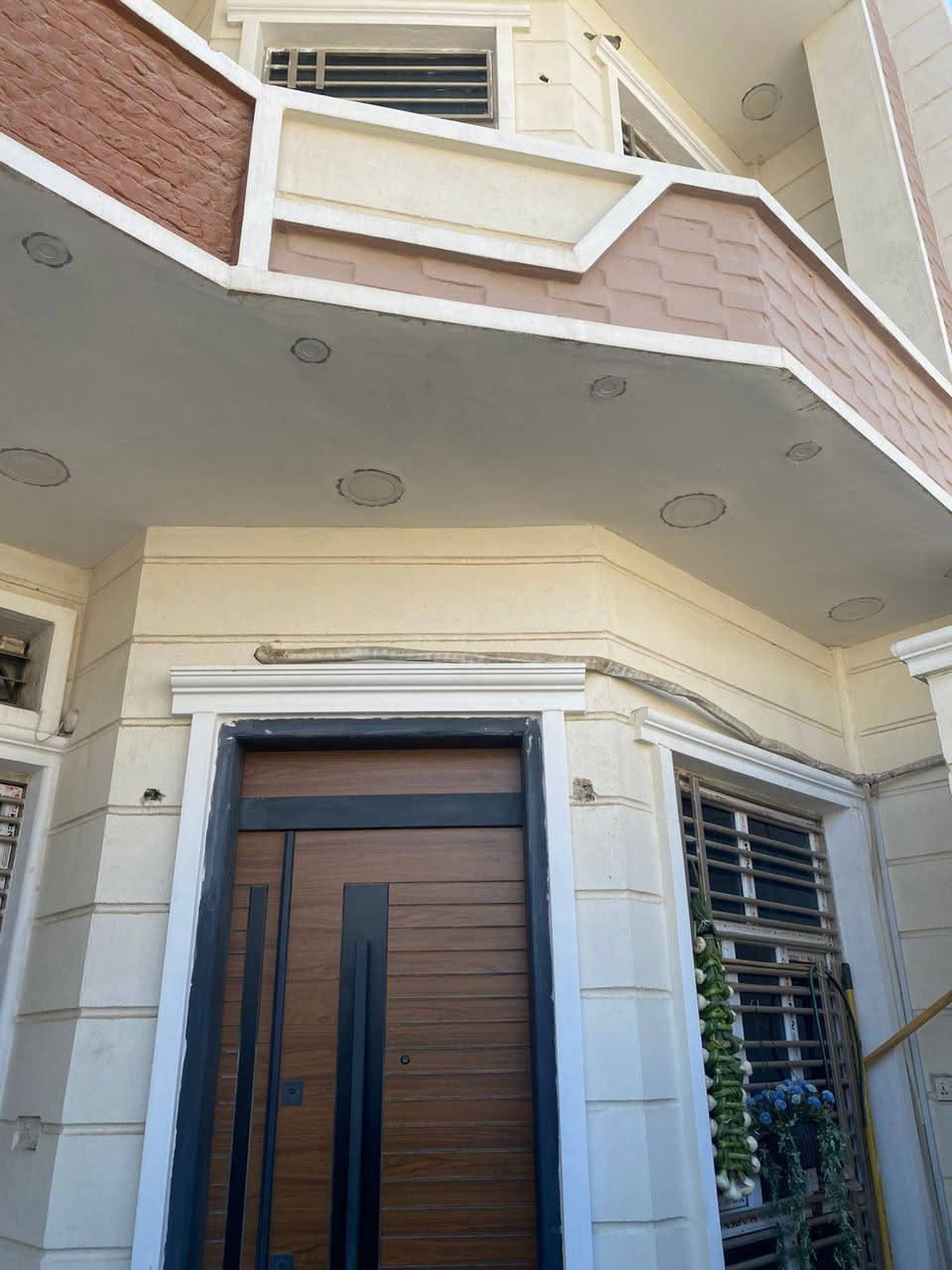 بيت للبيع مساحة 125 متر، العنوان الكفاءات خلف روضة المفكر الصغير الأهلية، بناء 2022 حديث، كونكريت
طابقين ونص
الواجهة 6 وربع، النزال 20 
السعر خاص أو الأتصال ع الرقم 
***********
