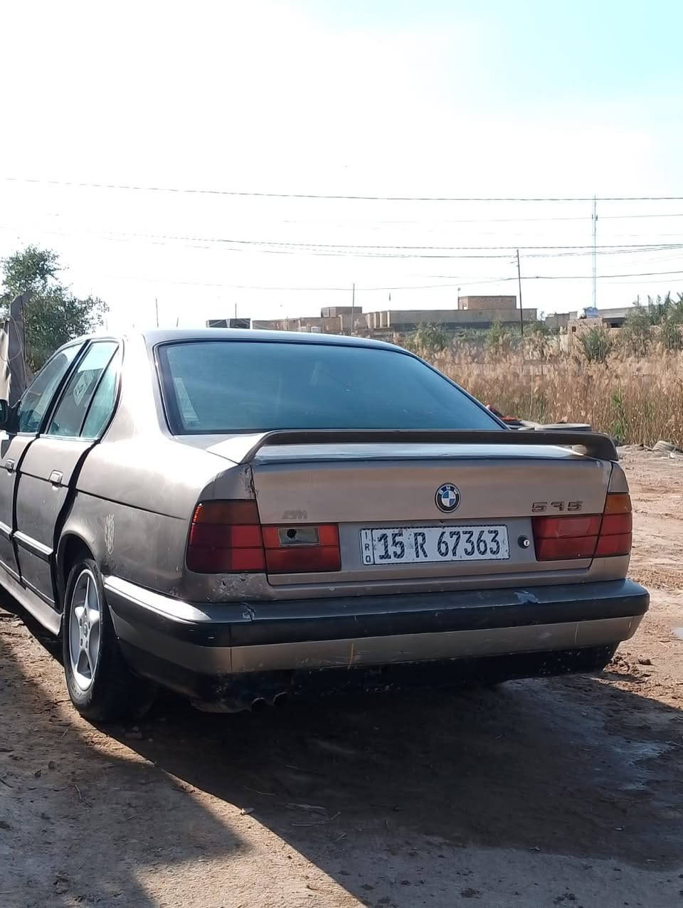 السلام عليكم بي ام 535 بلاديه مكينه مفتوح بلادي كهربائيات كلها شغاله سياره ترايك 200 تخم تاير جديد ماكينه جديده كلش ايدها كامله 40 وبيها مجال مكانها القاسم مقابيل مستشفى العام قاسم ***********
