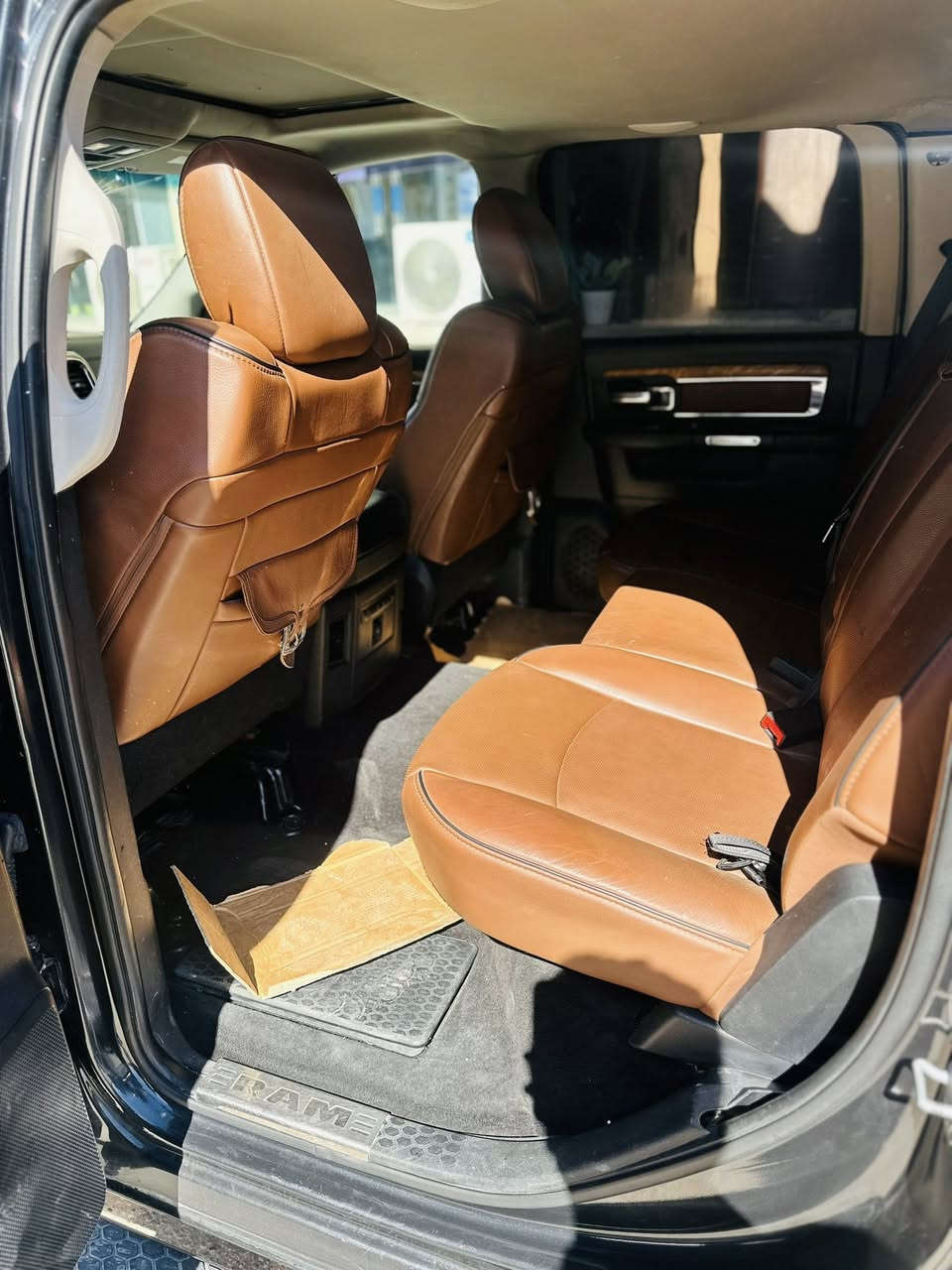 دوج رام ادوات 2017 مشموله بترقيم 

سياره كفاله عامه لا كص ولا ضربه
صبغ جماليه بل إمارات 
كفاله كير ومكينه وحداديه ✅
سياره جلد ✅
كشنات تدفه وتبريد✅
خزن ميموري ✅
ستيرن هيتر ✅
حساسات امامي وخلفي وكامره دوار✅ 
شاشه جبيره ✅
تحكمات جهتين ✅
فتحه سقف 
تشغيل عن بعد ✅
ويل رياضي ✅

سياره فول موصفات ما نقصه اي شي 
مكان سياره ناصريه /شطره
سعر 115 وبيه مجال


**إذا كنت صاحب هذا الإعلان وتريد حذفه لأي سبب، رجاءا أرسل رسالة إلى الدعم الفني**