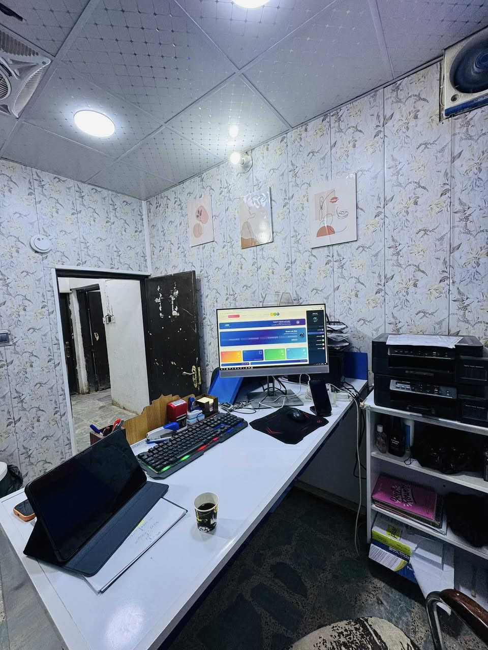 السلام عليكم أحبّتنا…
مختبر آلبدير الرئيسي 
ويا قرب شهر رمضان، هواي ناس تسأل:
هل جسمي مهيأ للصيام لو لا؟

الصيام عبادة عظيمة، بس قبل لا نبلش بيه لازم نطمن على صحتنا، لأن مو كل جسم يتحمل الصيام بنفس الطريقة.

لهذا السبب، أكو مجموعة تحاليل أساسية ننصح بيها كل شخص قبل رمضان، حتى نعرف شنو وضع الجسم ونتجنب التعب أو المشاكل أثناء الصيام.

1- تحليل الدم الكامل CBC اللي يضم 20 تحليل ، هذا يكشف فقر الدم والالتهابات، لأن فقر الدم ممكن يسبب دوخة وتعب بالصيام.

2- تحليل السكر التراكمي، حتى نعرف هل السكر طبيعي أو يحتاج تنظيم قبل الصيام.

3- تحاليل وظائف الكلى، مثل اليوريا والكرياتينين والادرار و الاملاح وهاي مهمة جداً، خصوصاً للناس اللي يعانون من مشاكل بالكلى، لأن الجفاف بالصيام ممكن يأثر عليهم.

4- تحليل الدهون الشامل خمسة انواع  (Tg, Chol,Hdl,Ldl,vldl )
سوينه تخفيض بمناسبة شهر رمضان
سعر هذه التحاليل فقط 27 الف فقط 
علماً ان السعر السابق 50

تذكروا…
الصيام صحة، بس الصحة مسؤولية.
وتحليل بسيط اليوم، ممكن يجنّبك تعب ومضاعفات طول شهر رمضان.

إحنا بالمختبر جاهزين نستقبلكم، ونقدملكم الإرشاد الصحيح حتى تصومون وأنتم مطمئنين.

رمضان كريم مقدماً، وصيام مقبول إن شاء الله 🌙

المختبر مجاز ومعتمد من قبل وزارة الصحة 
المختبر مجهز بأحدث الاجهزة المختبرية من شركات عالمية

العنوان / قضاء آل بدير -مجمع أهلنا الطبي - قرب سيد جعفر
للاستفسار اكثر 
هاتف ***********
واتساب ***********
