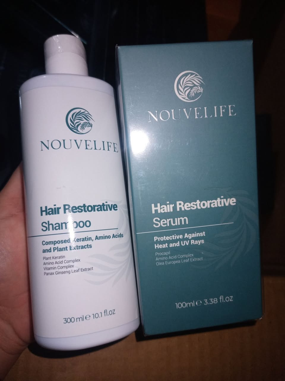 سيروم الشعر المائي الطبيعي

هل تعانين من ضعف الشعر، التلف، أو صعوبة التمشيط؟
سيروم Hair Restorative بتركيبته الطبيعية العشبية يمنح شعرك عناية متكاملة ويعيد له قوته ونعومته.

مميزات السيروم:
 • غني بمضادات الأكسدة التي تساعد على تقوية الشعر وتقليل التقصف والتساقط
 • يرطب الأطراف بعمق ويمنح لمعانًا صحيًا من أول استخدام
 • يساعد على فك التشابك وتسهيل تمشيط الشعر دون تكسر
 • يحتوي على زيوت وأعشاب طبيعية مدعمة بالبروتينات والفيتامينات مثل E وB5
 • يحمي الشعر من حرارة السشوار وأضرار أشعة الشمس
 • تركيبة خفيفة لا تحتاج إلى غسل، ومناسبة للاستخدام اليومي

طريقة الاستخدام:
يُستعمل على شعر نظيف، مع توزيع كمية مناسبة على الأطراف.

النتيجة:
شعر أقوى، أنعم، سهل التمشيط، وأكثر لمعانًا بمظهر صحي وحريري


**إذا كنت صاحب هذا الإعلان وتريد حذفه لأي سبب، رجاءا أرسل رسالة إلى الدعم الفني**