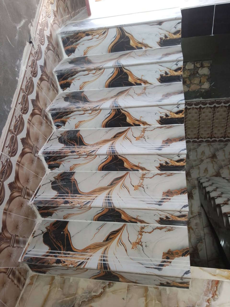 سلام عليكم اوسطه سيراميك متفرق وشغل مضبوط ***********
