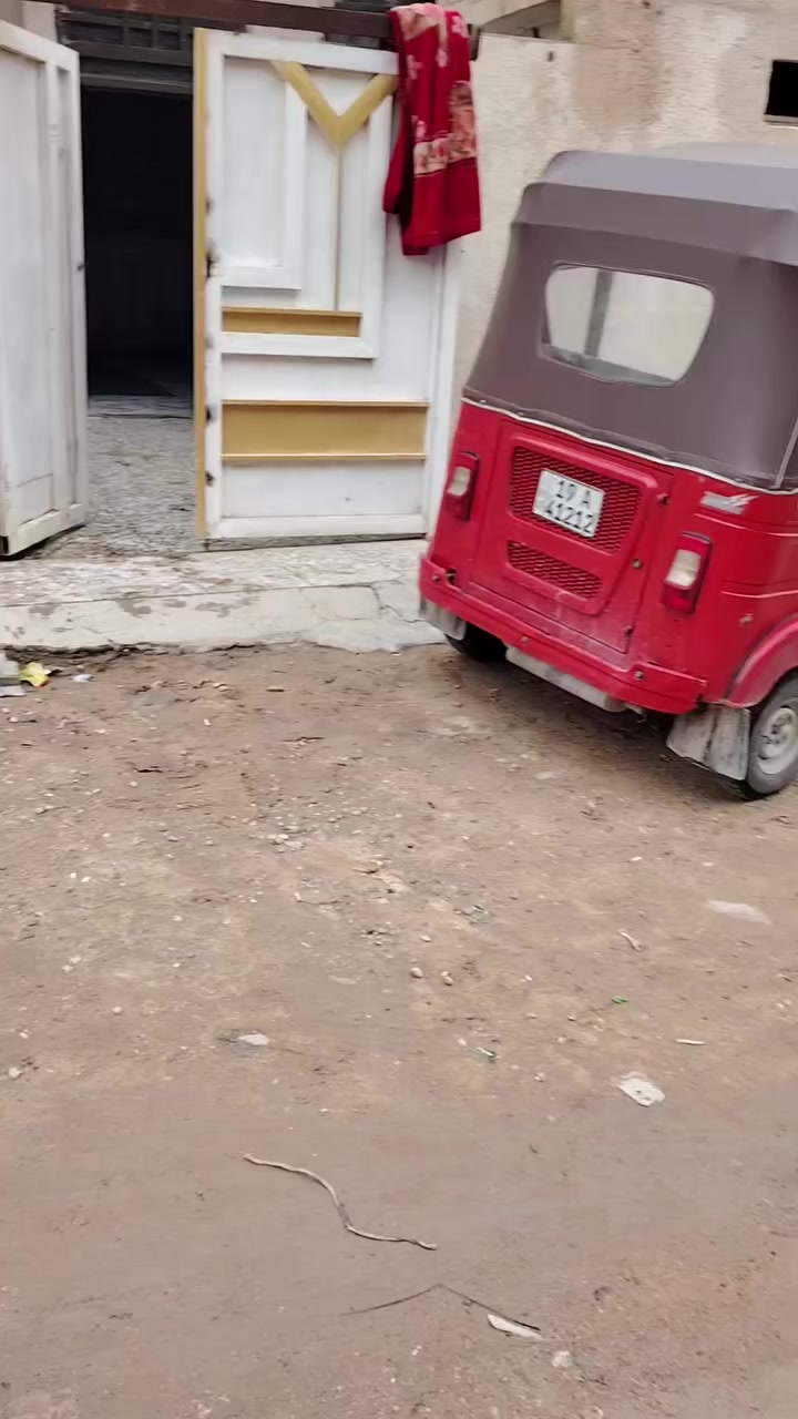 سلام عليكم عندي بيت للبيع تطلوعه المساحه ١٠٠ متر بناء بلوك طابق اونص ٥في٢٠ بيت نظيف جاهز من سيراميك او كاشي بي غرفه صاله استقبال مطبخ مع صحيات داخليه او طابق الثاني بي غرفه او صاله سعر تطلوعه ٤٠ مع مجال عنوان كربلاء حي أمن داخلي شارع طارق خيكاني قرب اسواق برتقاله قرب شارع عام ابصف الركن موقع جدا راقي مكتب بركات ام البنين استفسار على رقم *********** /*********** أرقام بيهن وتساب
