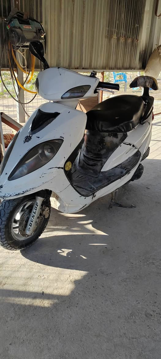 دراجه سيان نضيفه السعر 350 وبي مجال مكان النجف حي العسكري  ***********
