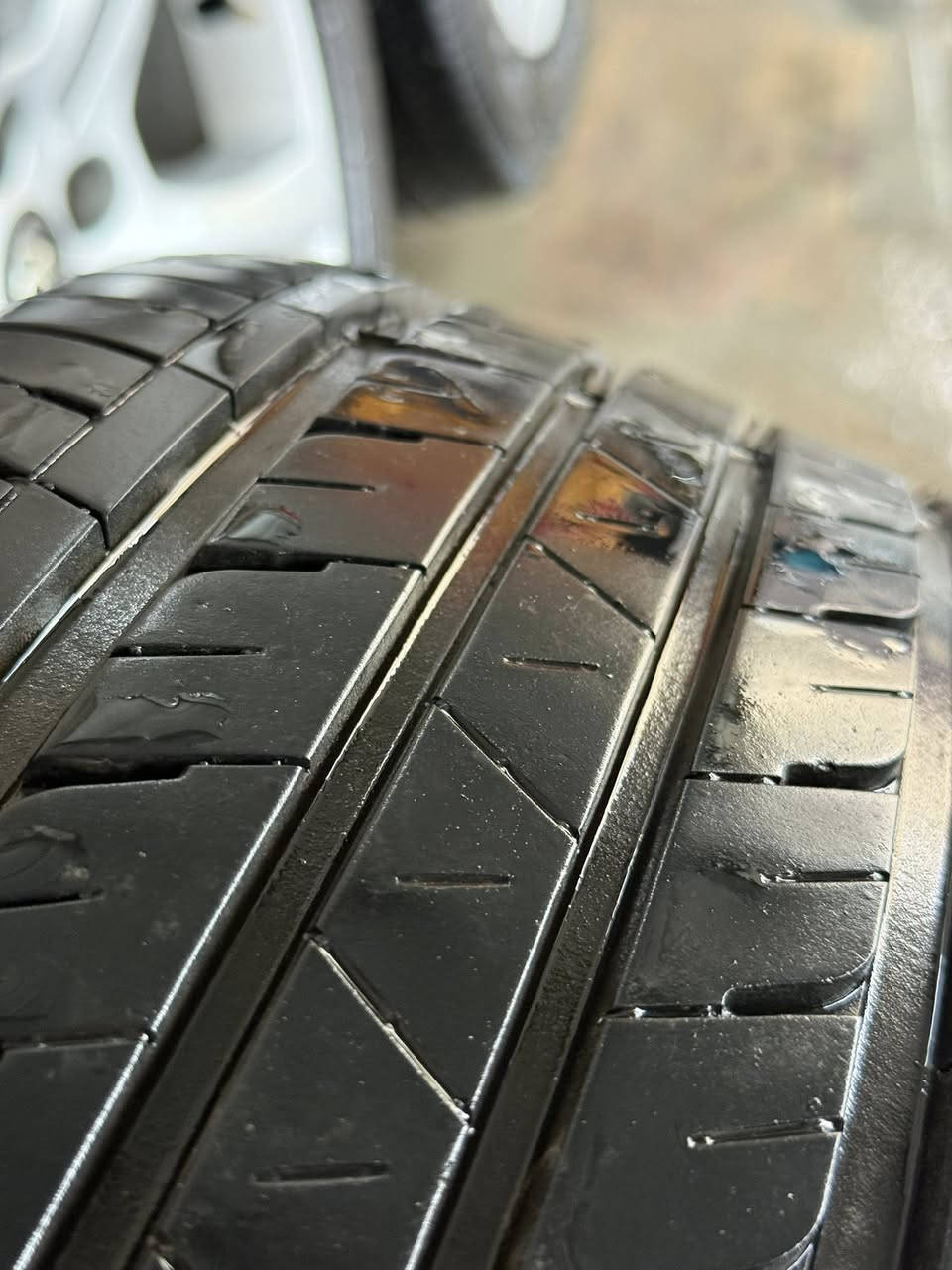 السلام عليكم
تخم تاير نضافه ٩٠٪؜ + ويل جارجر حجم ١٧ 
استخدام شهر الى شهرين اقصى حد 
للبيع ب ٥٠٠ الف


**إذا كنت صاحب هذا الإعلان وتريد حذفه لأي سبب، رجاءا أرسل رسالة إلى الدعم الفني**