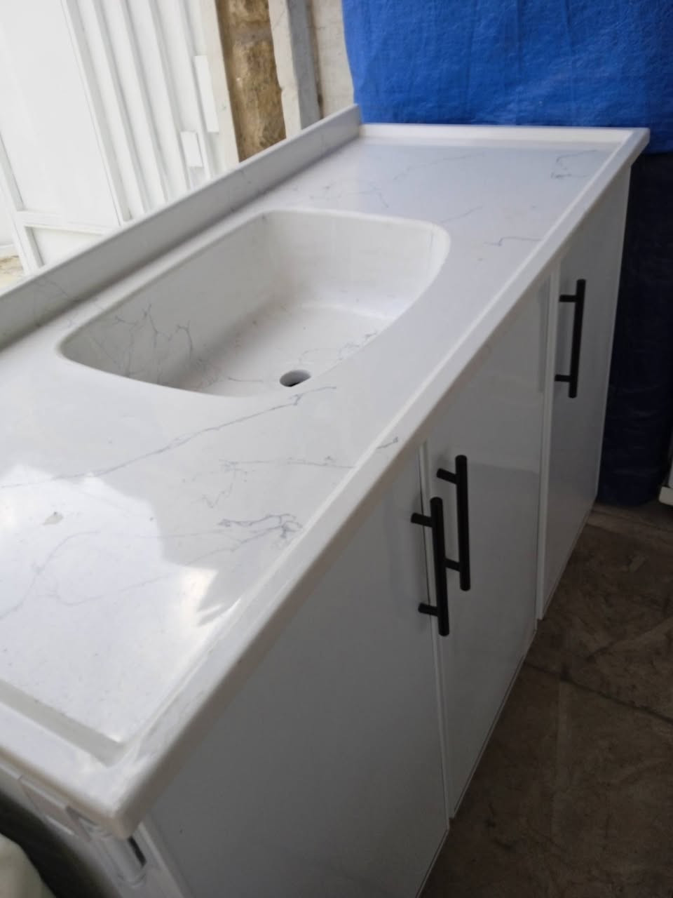 كاونتر سنك المنيوم ٣قطع جديد مامستخدم الارضي مترين ونص والملحق مترين ونص والسنك متر  و٣٠ هفلان قرب جامع سيد طيب ***********
