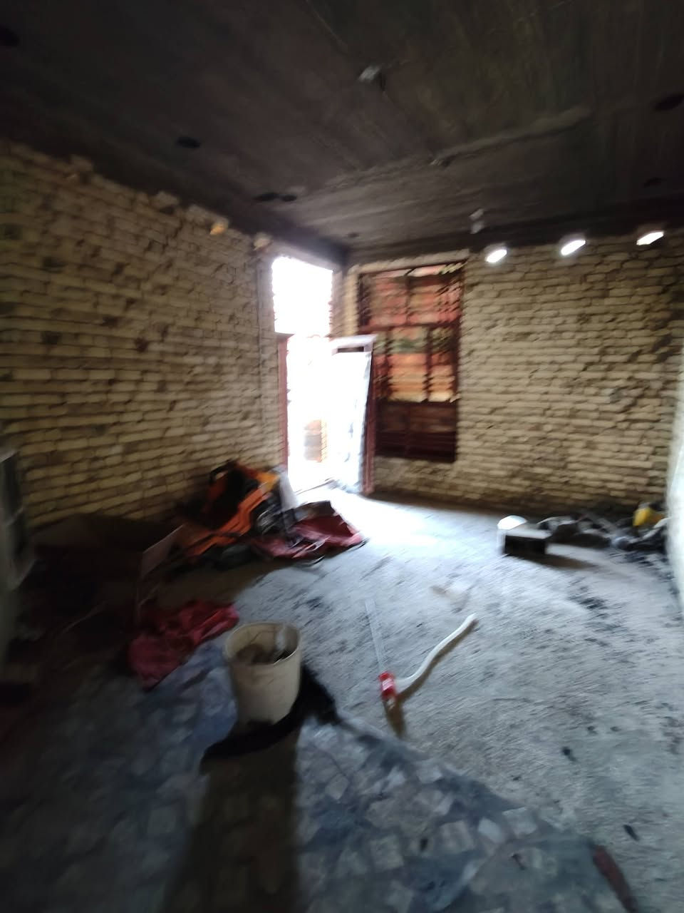 السلام عليكم بيت للبيع واسط حي الحكيم نزلت شهيد نزار قرب الكورنيش يحتوي على غرفتي النوم وصاله واستقبال وصحيات وطرمه بناء طابوق كافه خدمات من ماء وكهرباء ومجاري مرقم من قبل لبلديه طابو وزراعي سنه 25 عوزه لبخ عوزه بياض عوزه سيراميك سعر 39وبي مجال مساحه لبيت 150 لمراجعه دلاليه سيد حيدر عنوان لمكتب نزلت شهيد نزار صاير فرعي ***********
