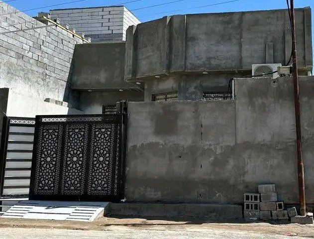 اسلام عليكم 
دار للبيع مساحه 200م استقبال وغرفتين وصاله مطبخ حار بارد حمامات داخلية وخارجية بناء بلوك اشراف هندسي الجزيرة شارع زين العابدين خلف أسواق أبو حيدر المالكي 
اكثر تفاصيل واتساب ***********
صاحب الدار
السعر 100 قابل للتفاوض
